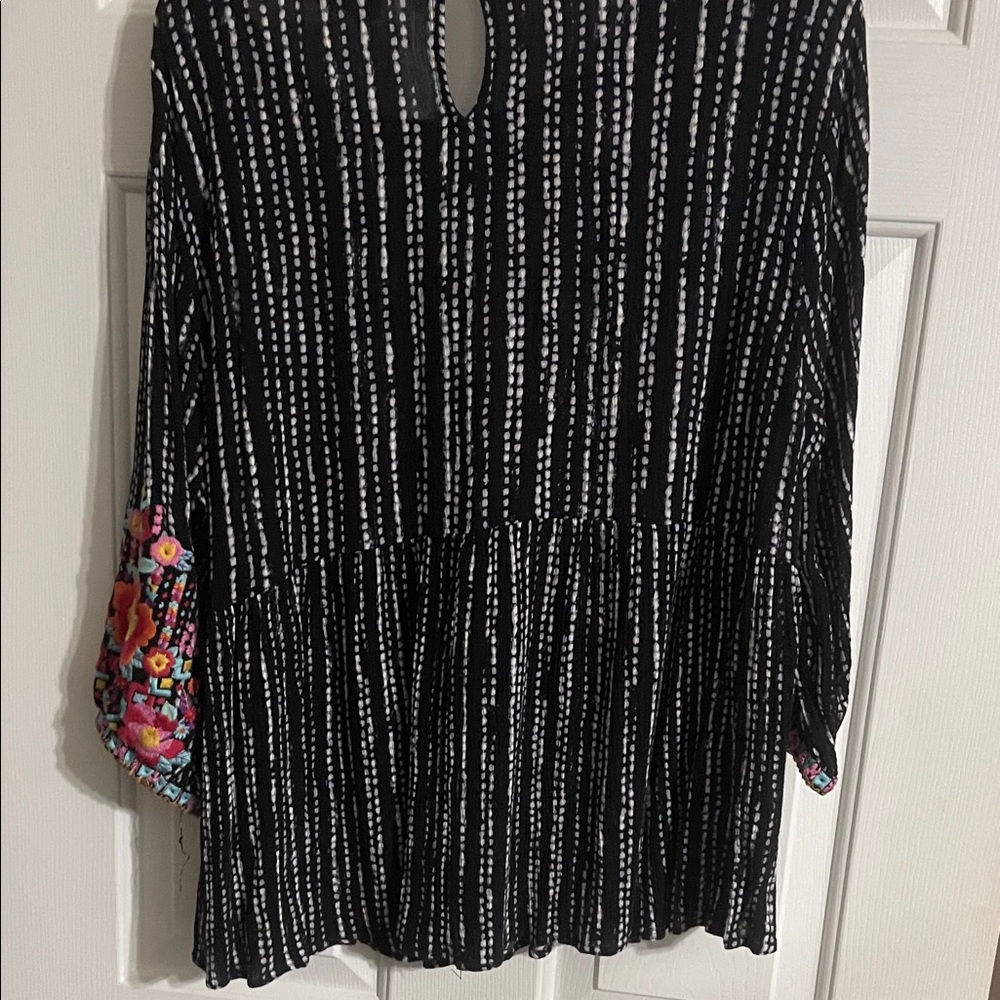 Savanna Jane Black Tunic with Multicolor Floral Embroidery - Picture 4 of 5